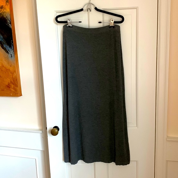 Deep side-slit skirt in ultra-fine jersey - Picture 3 of 3